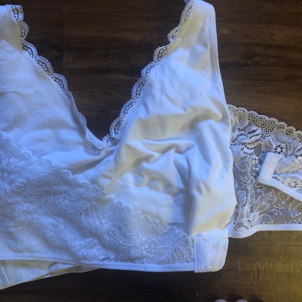 white lacy Caramia bra, large